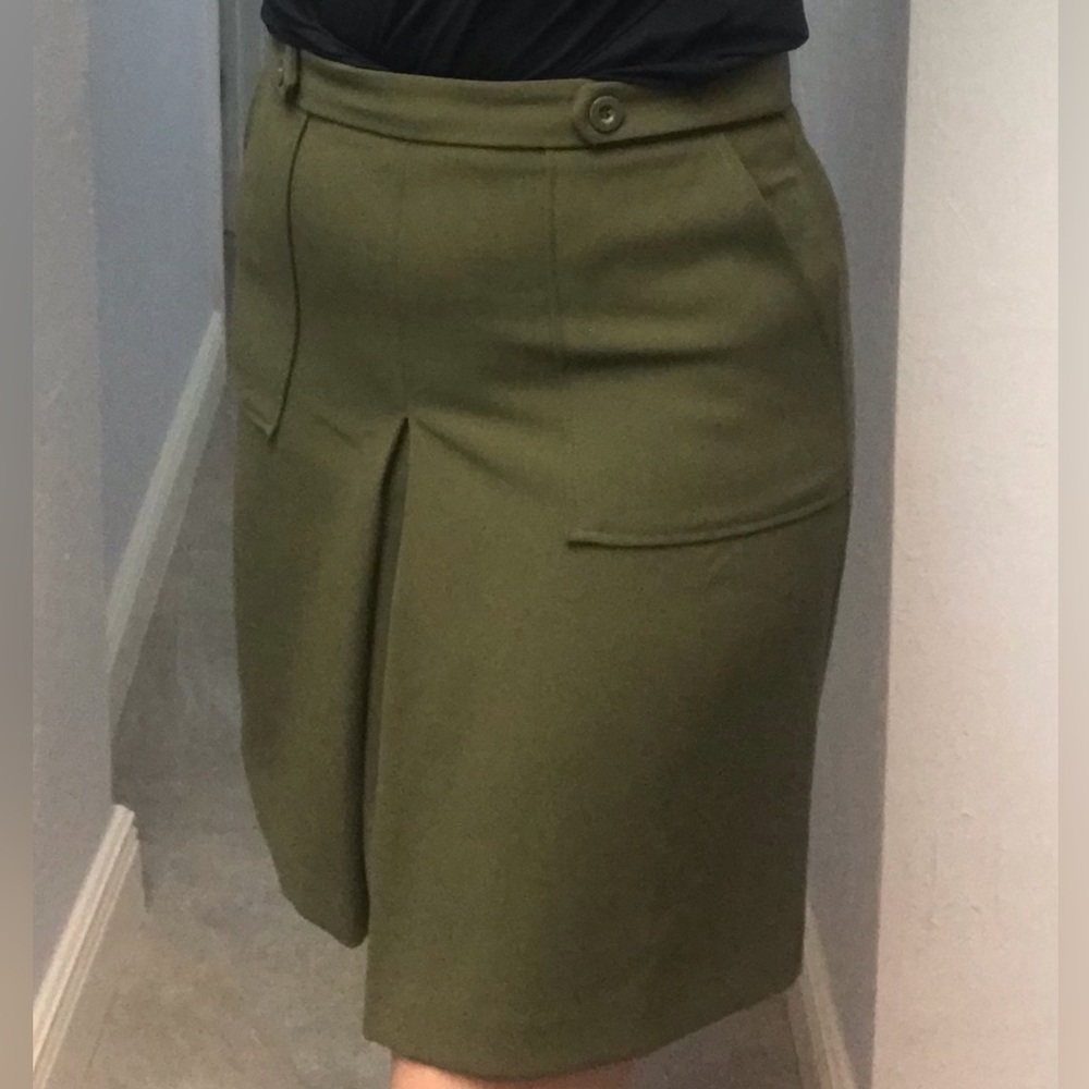 Forever 21 skirt, size Large, hunter green.